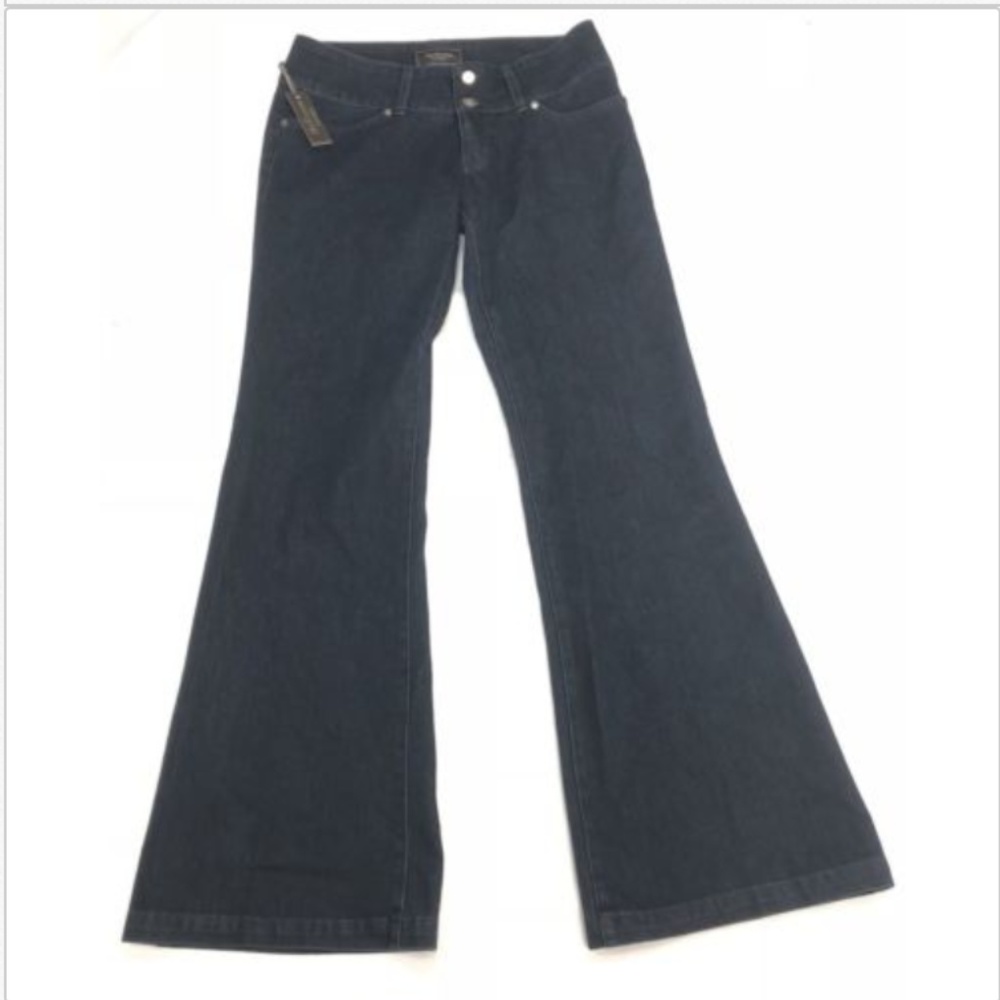 NWT Mckenna Los Angeles Women Boot Style Jeans.